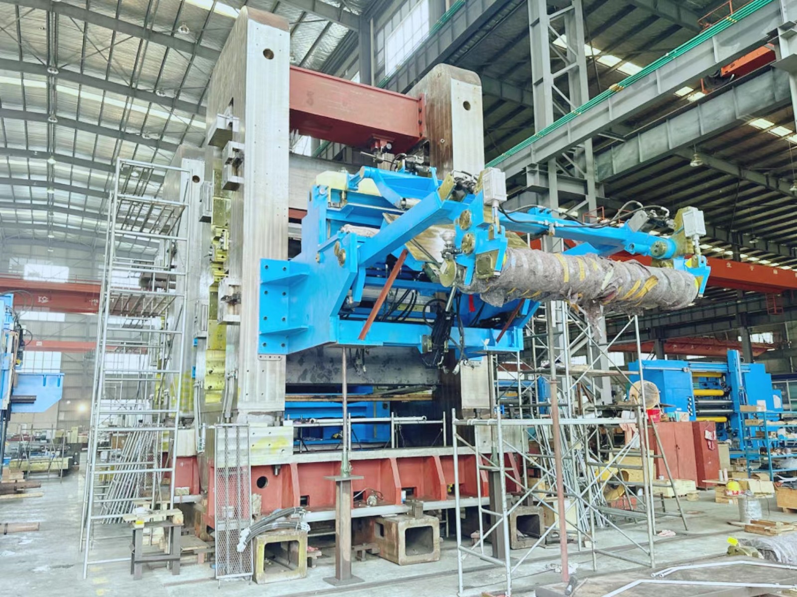 內蒙古聯(lián)晟新能源材料有限公司2300mm鋁板兩機架冷精軋機訂單的裝配測試現場(chǎng)
